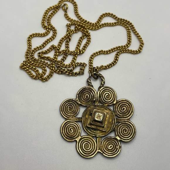 MMA Metropolitan Museum Art Gold tone Swirl Pendant Round Statement necklace - Picture 9 of 14